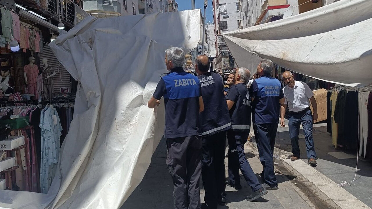 Diyarbakır’da Cadde Üzerindeki Brandalar Kaldırıldı2