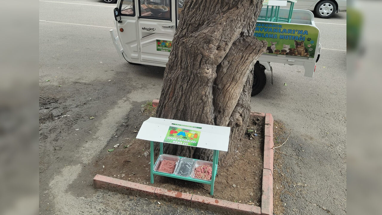 Diyarbakır’da Esnaf Ve Çiftçiden Sokak Hayvanları Için Örnek Girişim4