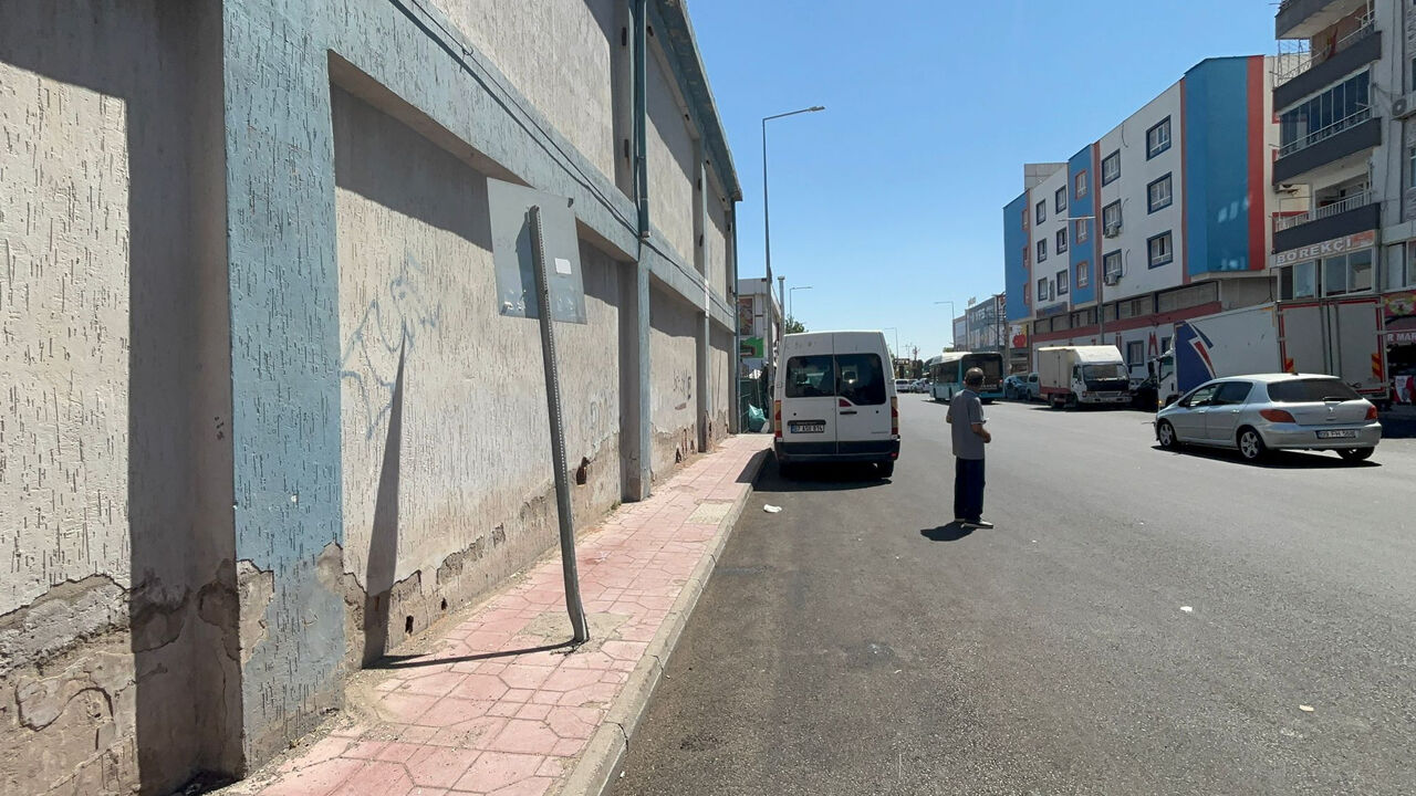 Diyarbakır’da Gündem Yaratan Durak Tabelası