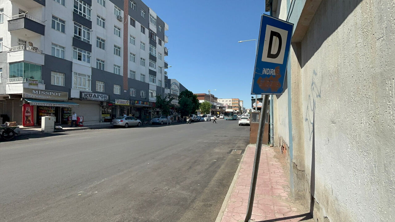 Diyarbakır’da Gündem Yaratan Durak Tabelası1