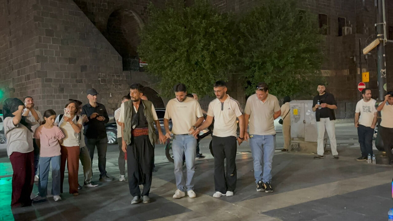 Diyarbakır'da Her Akşam Ayrı Bir Coşku2