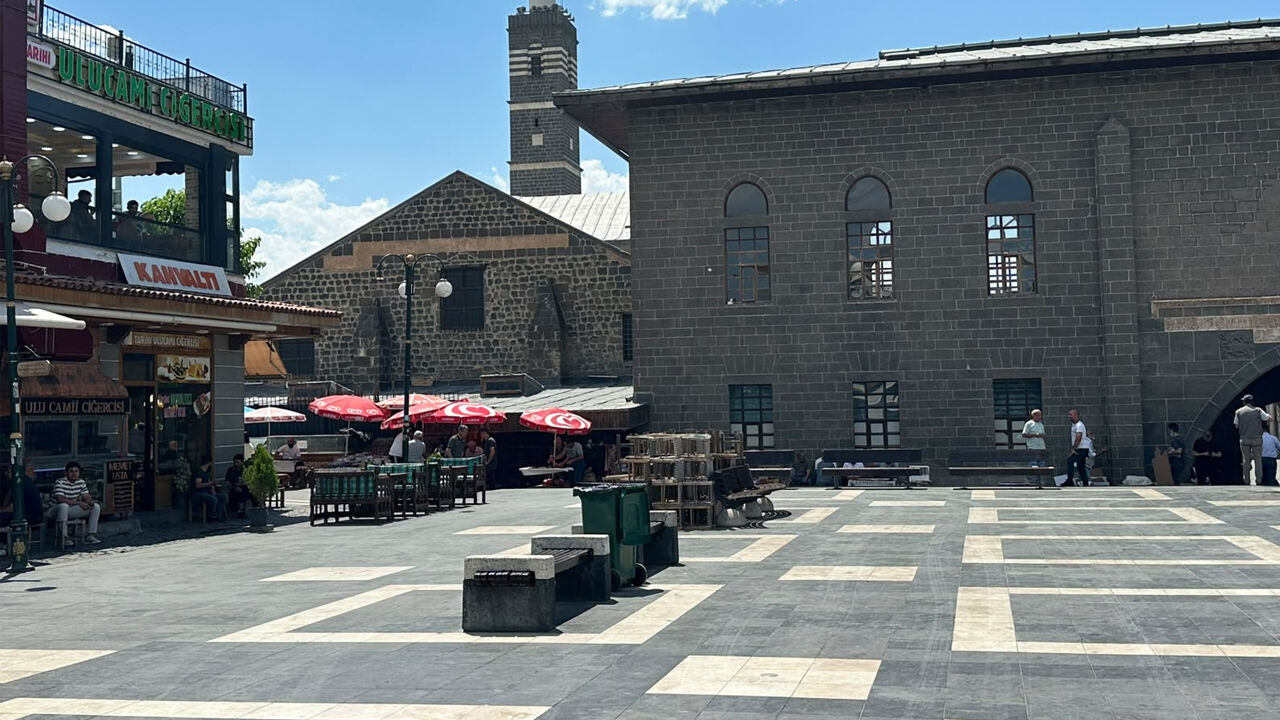 Diyarbakır’da Meydanlar Boşaldı5