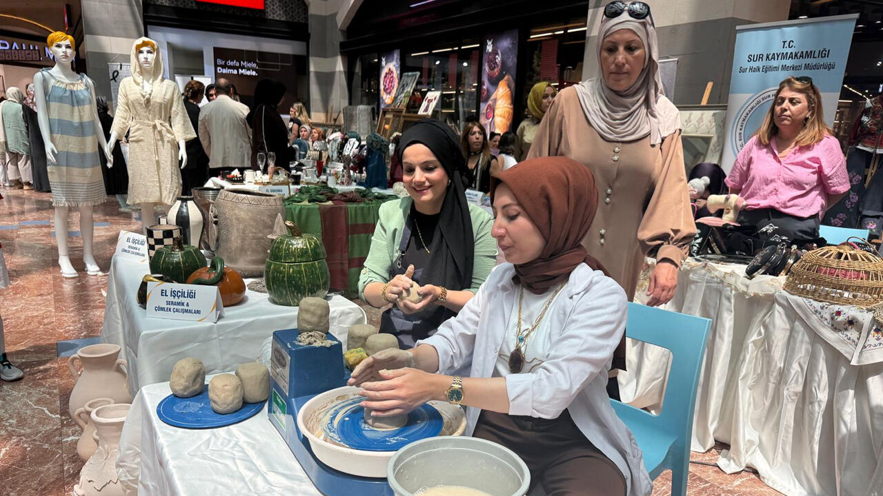 Diyarbakır’da Rektör Ve Milletvekili Kardeşleri Buluşturan Sergi1