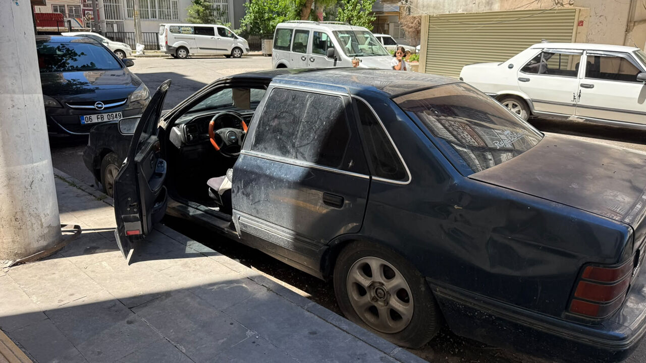 Diyarbakır’da, Sahipleri Ölen Araçlar Sokakta Kaldı2