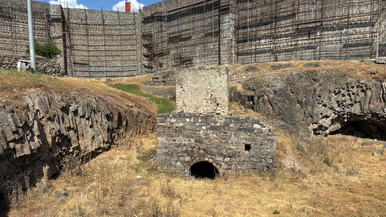 Diyarbakır’daki 550 Yıllık Tarih, Çöp Alanına Döndü3