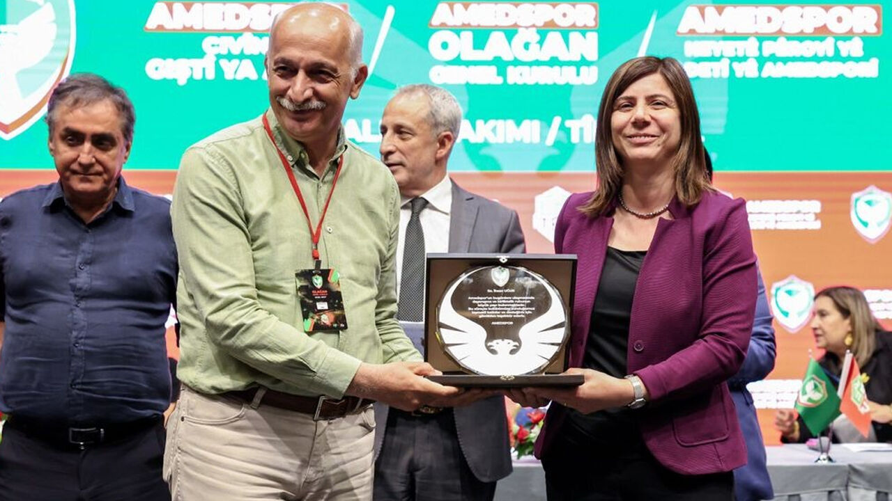 Halkın Takımı Mı, Seçilmişlerin Takımı Mı