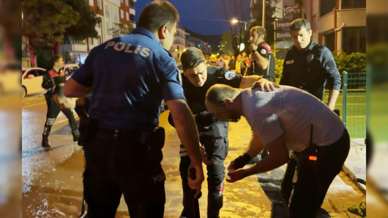 Kızını Rahatsız Eden Gencin Kulağını Kesti2