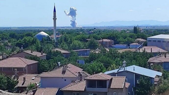 Havai fişek fabrikasında patlama: Yaralılar var