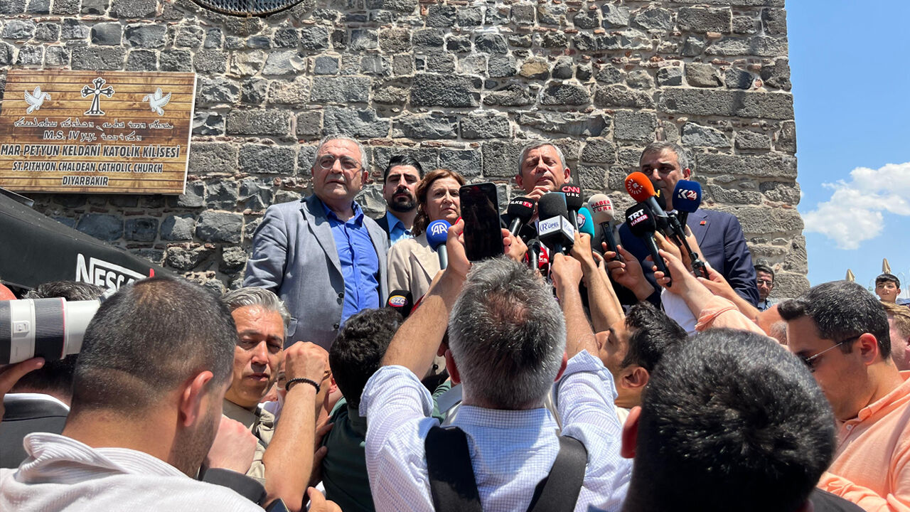 Özgür Özel Diyarbakır’da Selahattin Demirtaş’ın Selamını Iletti2