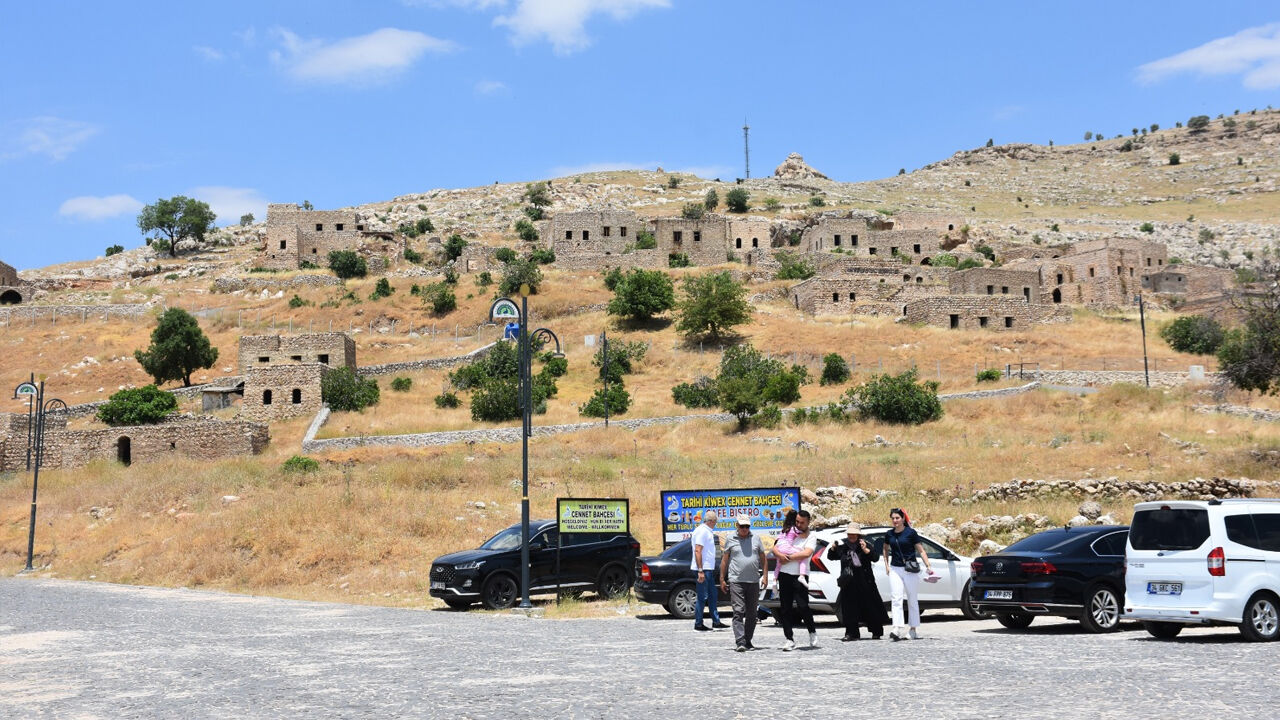 Şırnak’ta Ezidilerin Dönüşüyle ‘Mağara Köyü’ Turizme Açıldı1