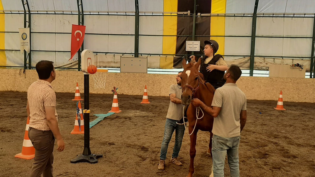 Türkiye’deki Ilk Merkez ‘At Terapisi’ Diyarbakır’da2