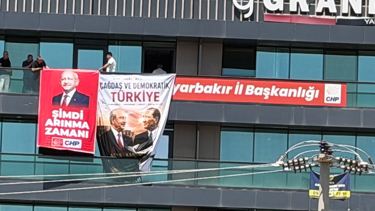 Diyarbakır Chp’de Kemal Kılıçdaroğlu Afişi Asıldı2