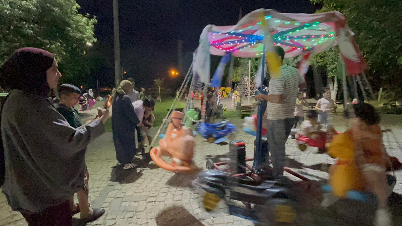 Diyarbakır'da Kavurucu Sıcaklar, Hayatı Geceye Taşıdı1