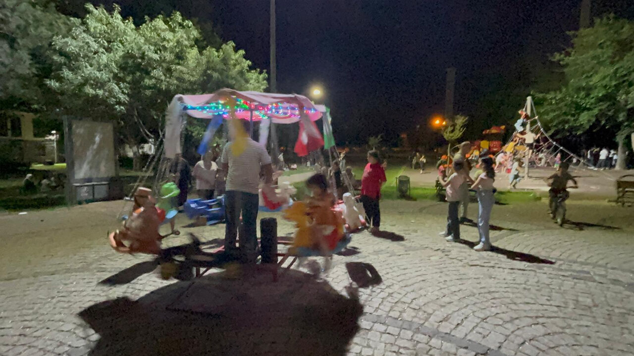 Diyarbakır'da Kavurucu Sıcaklar, Hayatı Geceye Taşıdı2