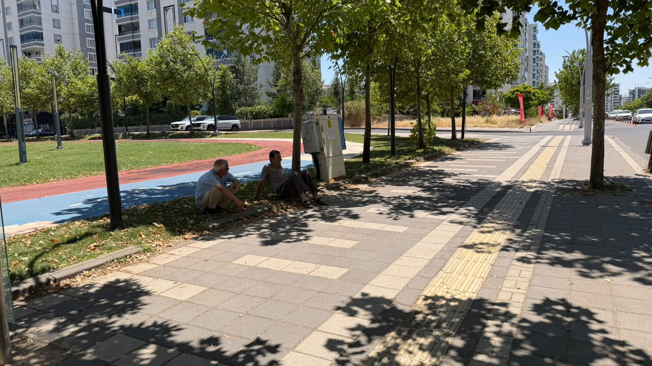 Diyarbakır’da Sıcaklar Sokakları Boşalttı2