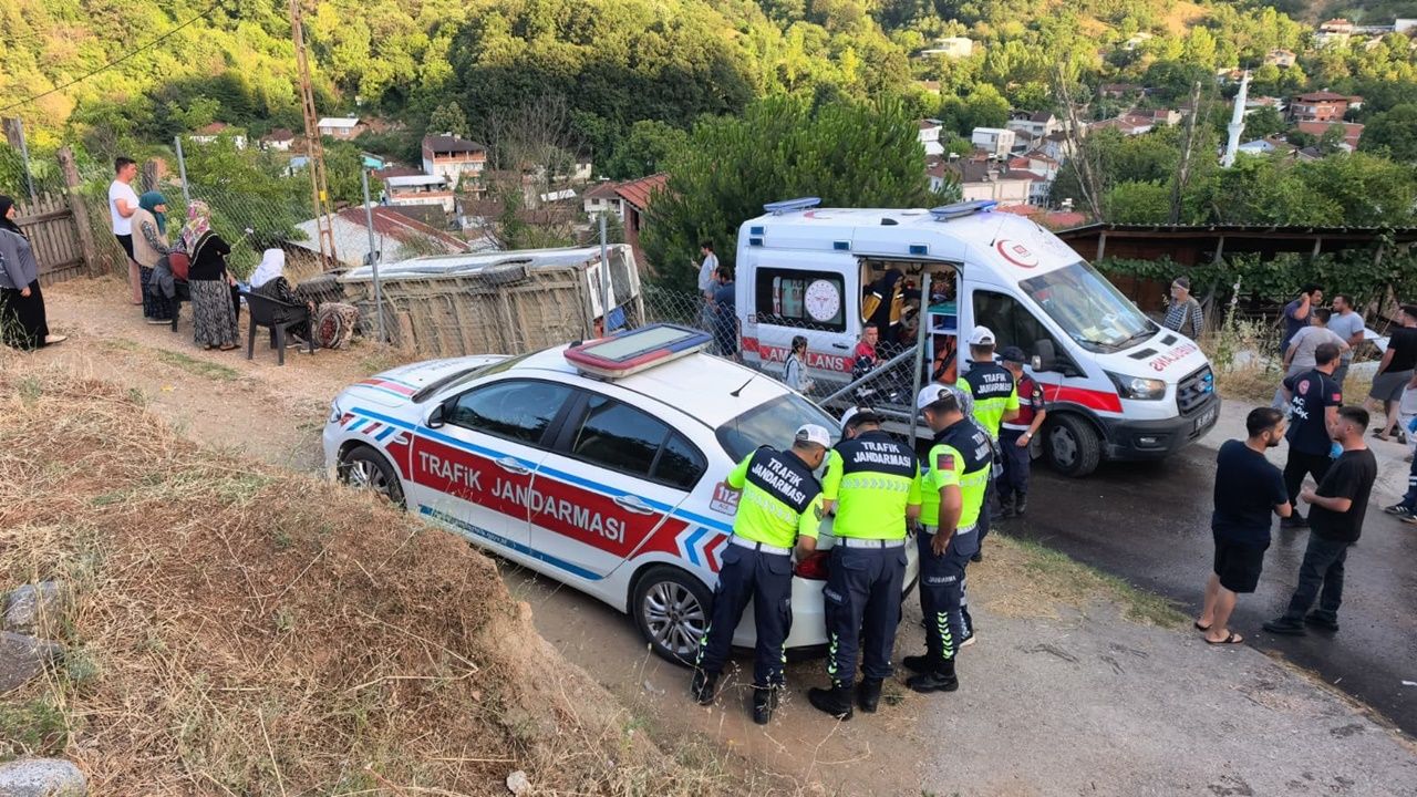 Tarım işçilerinin aracı devrildi: 6 yaralı