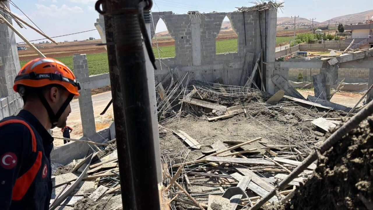 Şanlıurfa'da Cami Inşaatı Çöktü, 3 Işçi Yaralandı