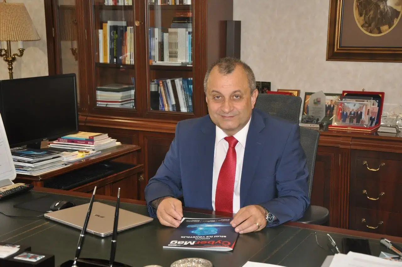 Z V Qu Ahmet Hamdi Atalay Biyografisi Kimdir Kac Dogumlu Nereli Evli Mi Turksattan Neden Ayrildi Hangi Goreve Getirildi