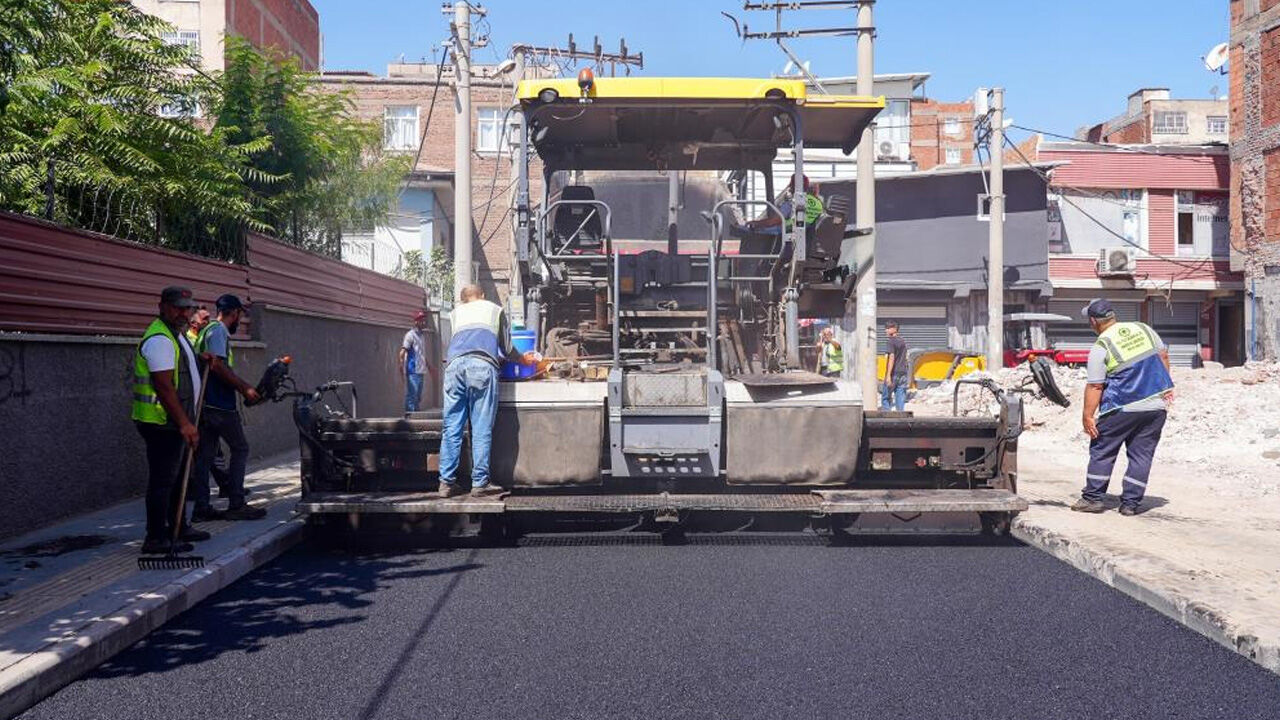 Diyarbakır Bağlar'da 5 Cadde Sıcak Asfaltla Yenileniyor
