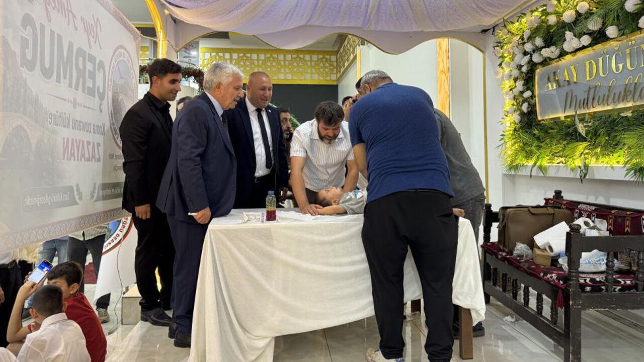 Diyarbakır'da 100 Çocuk Ücretsiz Sünnet Ettirildi1