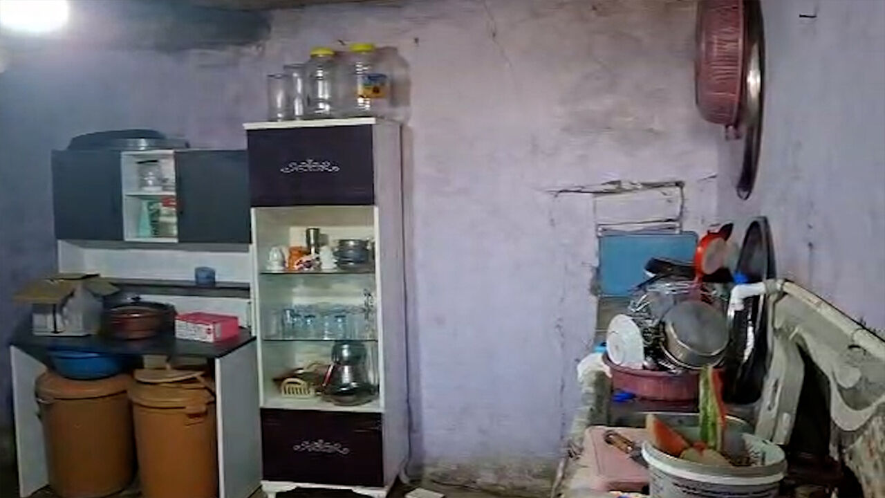 Diyarbakır’da Çökme Tehlikesi Olan Evde Korkulu Yaşam4