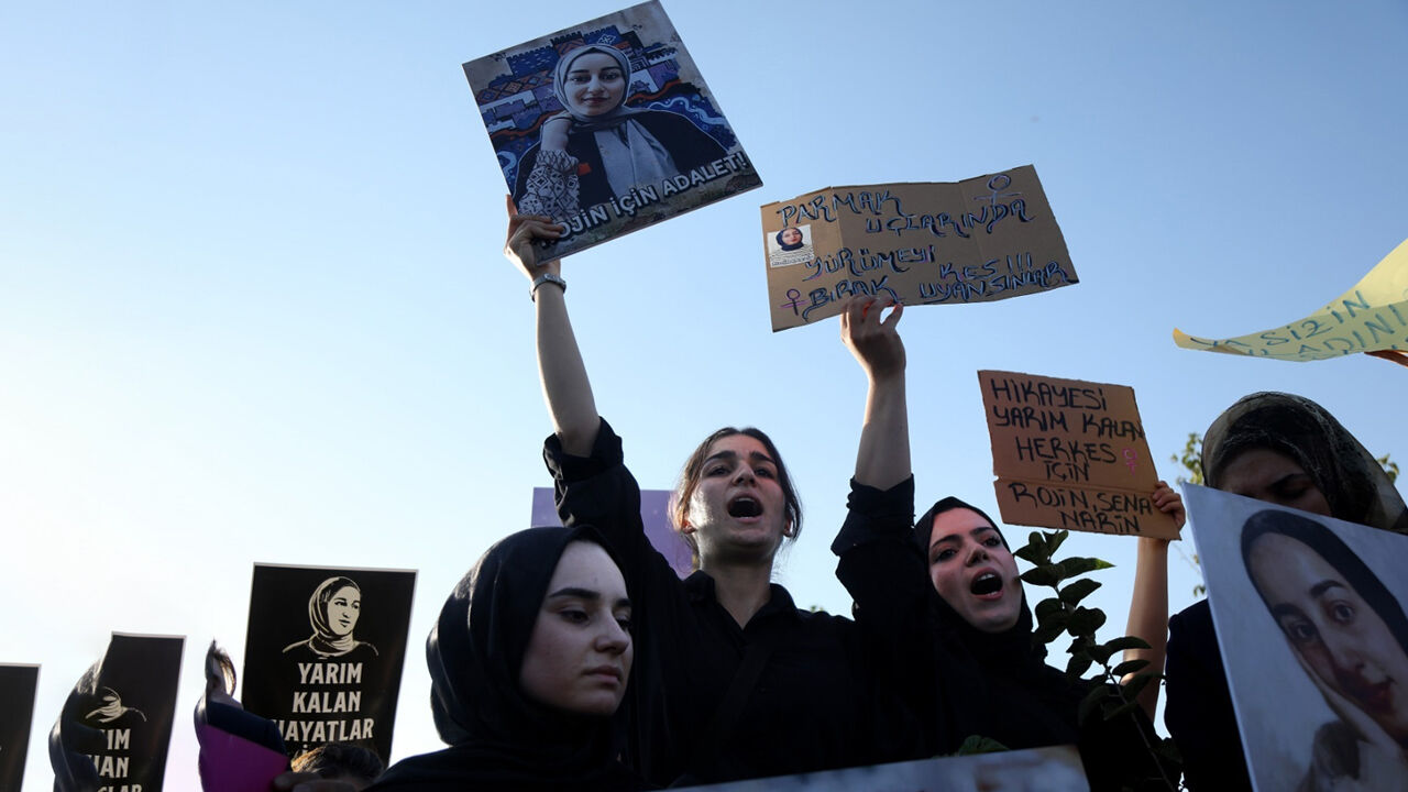 Ekspres’e Konuşan Rojin’in Kardeşi Elif Kabaiş2
