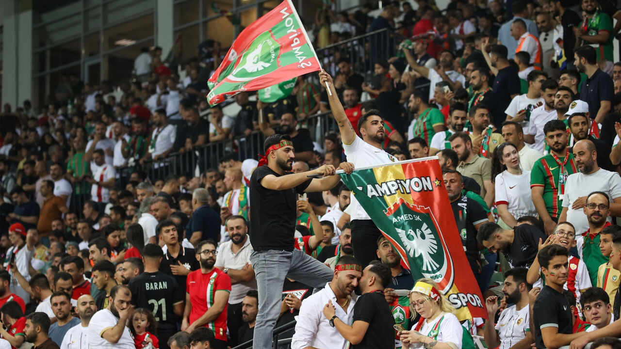 Amedspor Tribünde De Farkını Gösterdi1