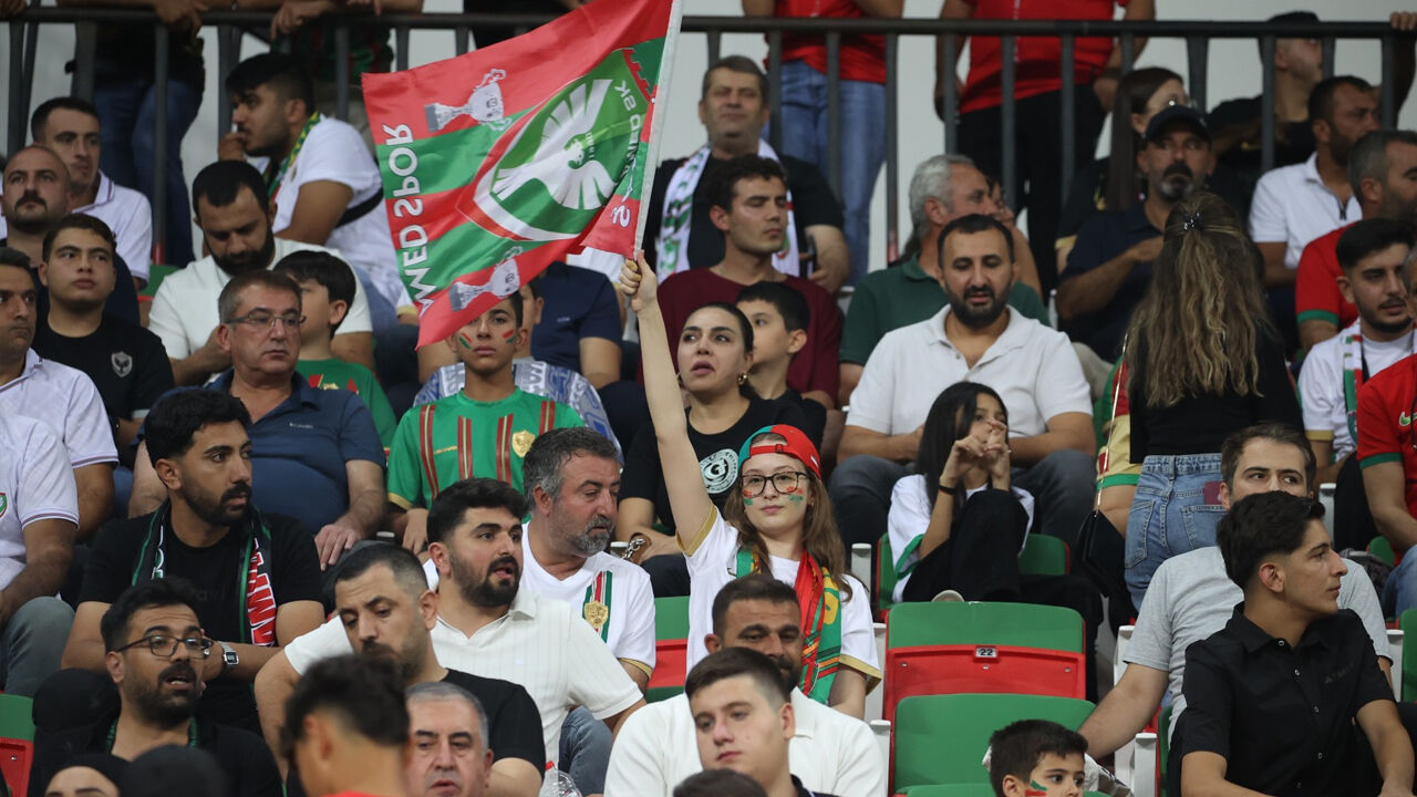 Amedspor Tribünde De Farkını Gösterdi2