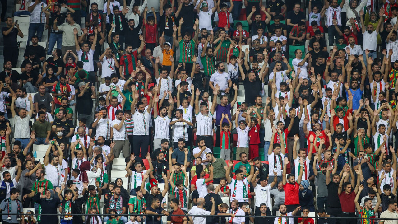 Amedspor Tribünde De Farkını Gösterdi3