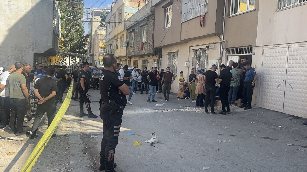 Gaziantep'te eşini öldüren koca, sokakta ateş açarak 3'ü çocuk 4 kişiyi yaraladı