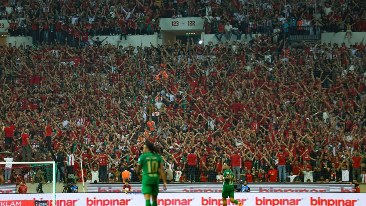 Beşiktaş’ın Hocasından Amedspor Taraftarına 40 Bin “Hayvan” Benzetmesi6