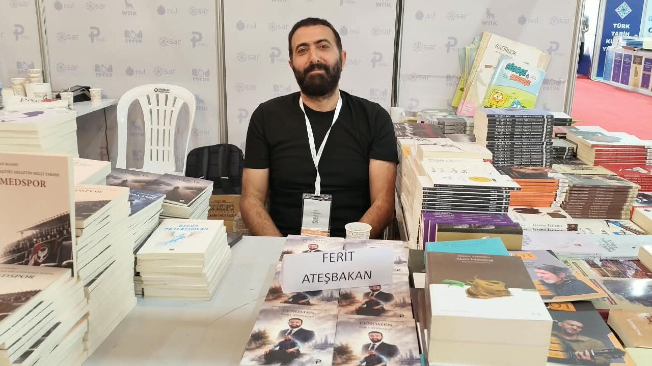 Çocukluktan Fenomenliğe Uzanan Hayatını Kitaplaştırdı3