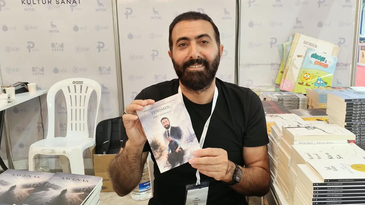 Çocukluktan Fenomenliğe Uzanan Hayatını Kitaplaştırdı4
