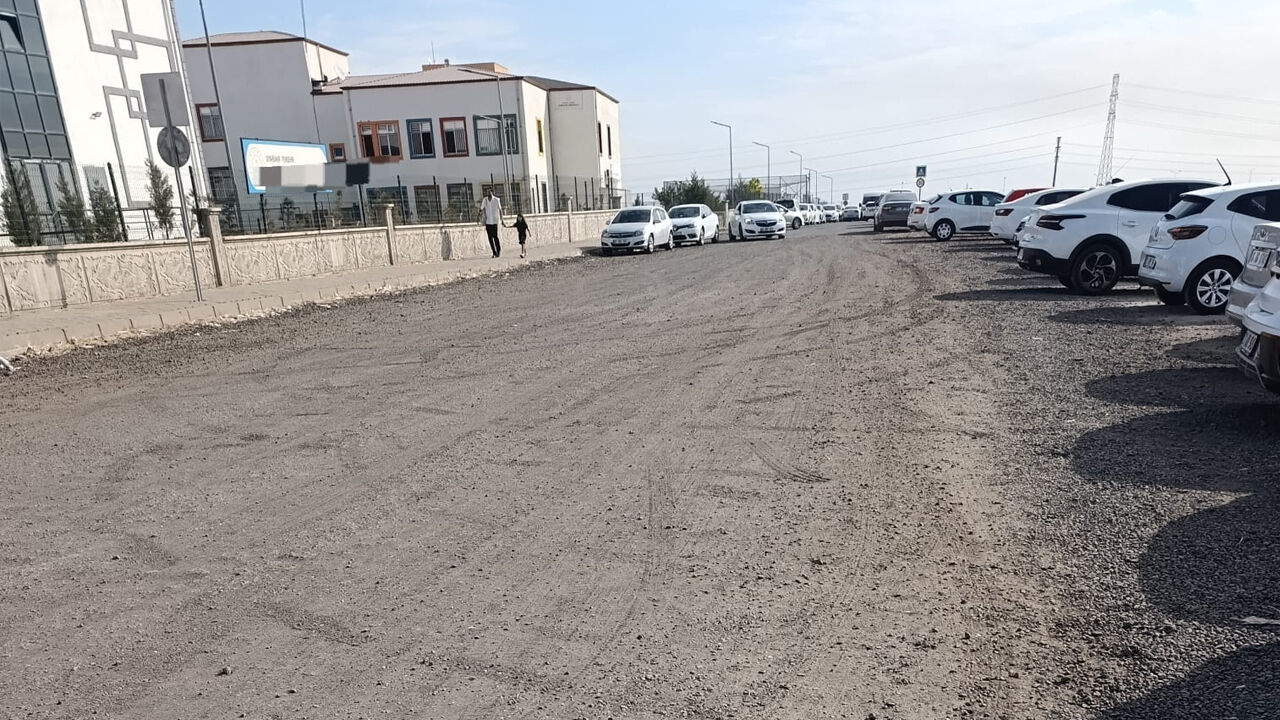 Diyarbakır Üçkuyu’da Okul Yolları Tehlike Saçıyor2