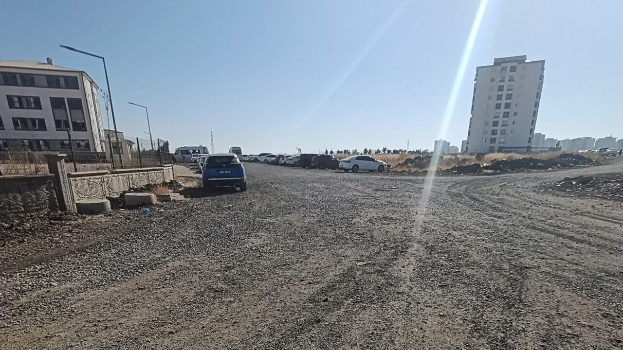 Diyarbakır Üçkuyu’da Okul Yolları Tehlike Saçıyor4