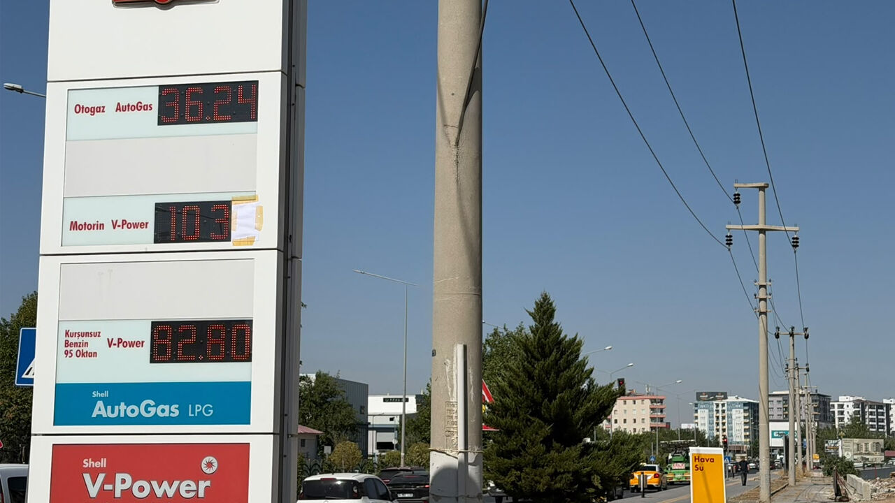 Diyarbakır'da Akaryakıt Istasyonları 3 Haneli Rakamlara Hazır Ama Toplum Hazır Değil!4