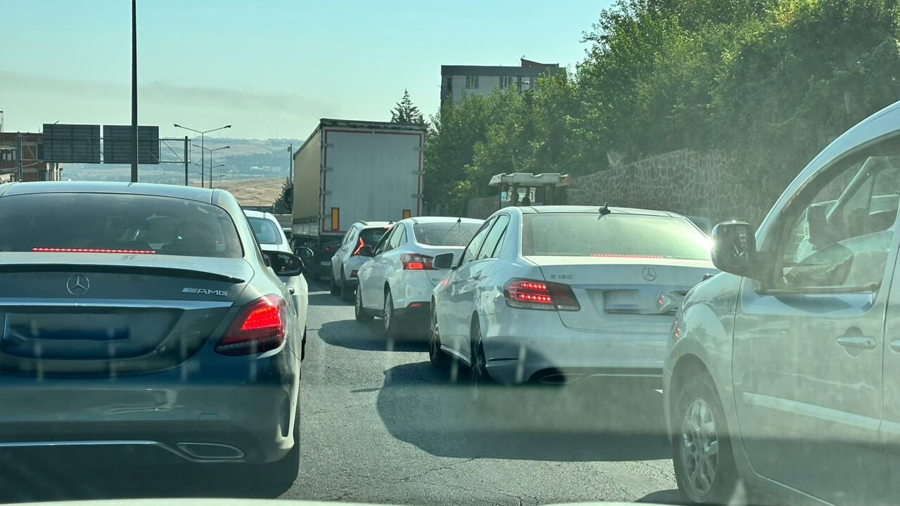 Diyarbakır’da Okullar Açıldı, Yol Çalışması Trafiği Vurdu!2