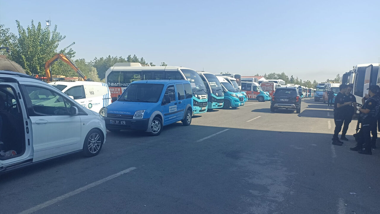 Diyarbakır’da Özel Halk Otobüsü Kontak Kapattı3