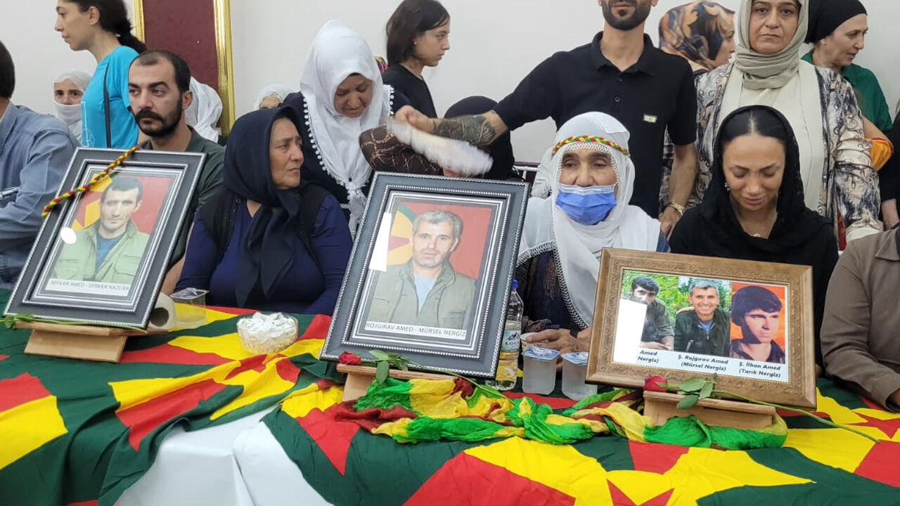 Diyarbakır’da Yaşamını Yitiren Pkk Mensupları Için Taziye Kuruldu6