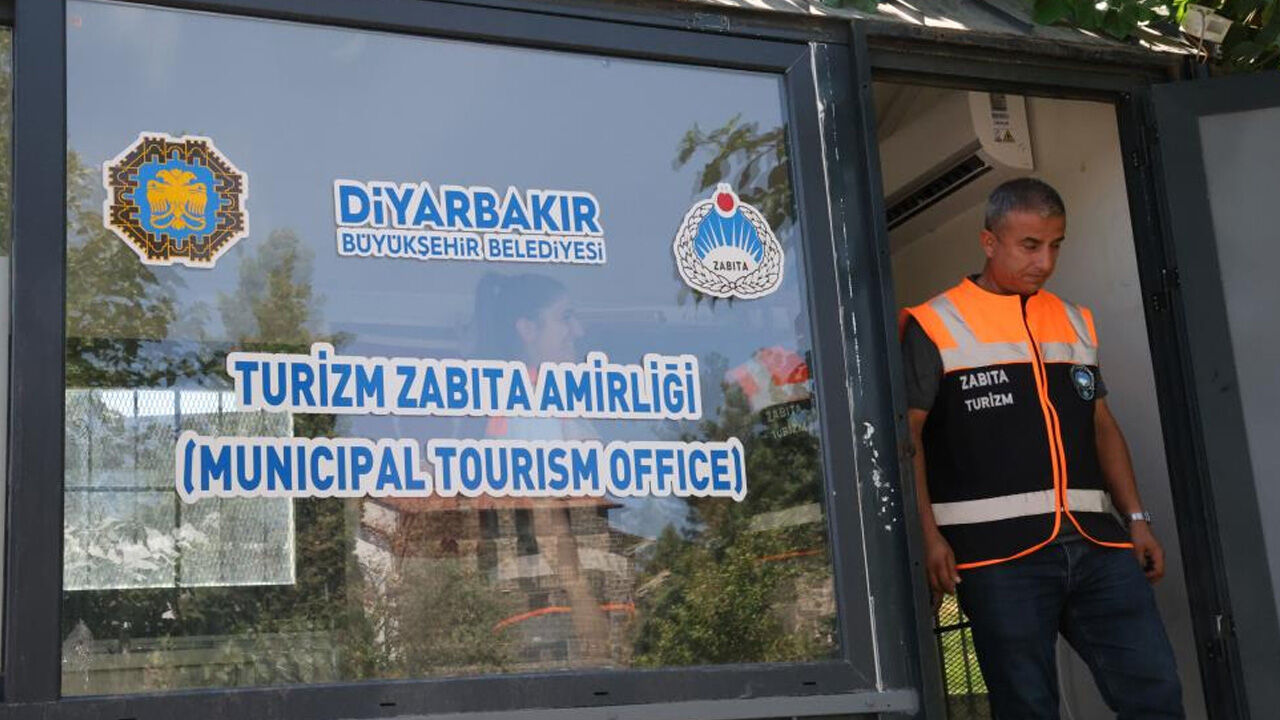 Dünyayı Gezmeyi Bıraktı, Bildiği Dillerde Diyarbakır'ı Anlatmaya Başladı3