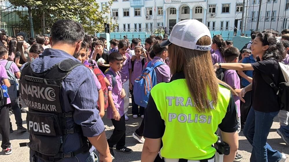Diyarbakır'da okul çevrelerinde yoğun güvenlik önlemi
