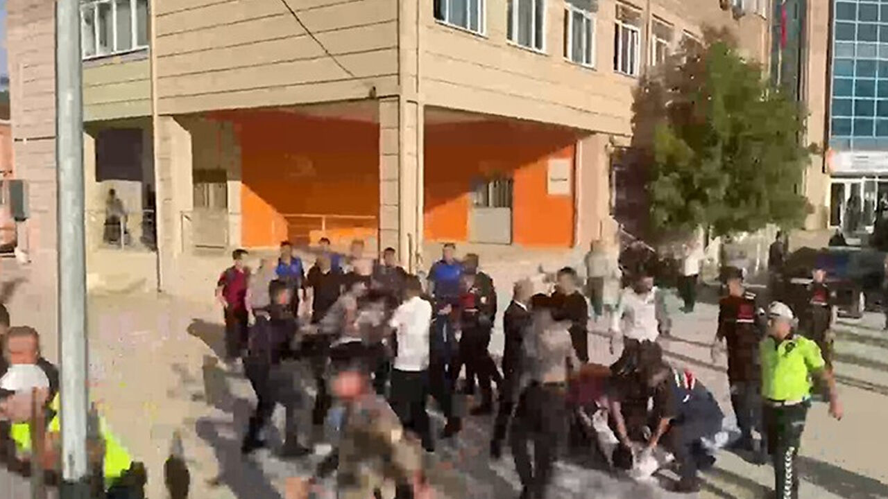 Manisa'da Okul Önünde Silahlı Saldırı