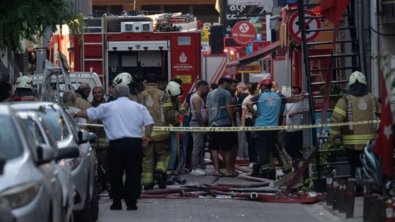 Otelde Yangın, 12 Kişi Yaralandı