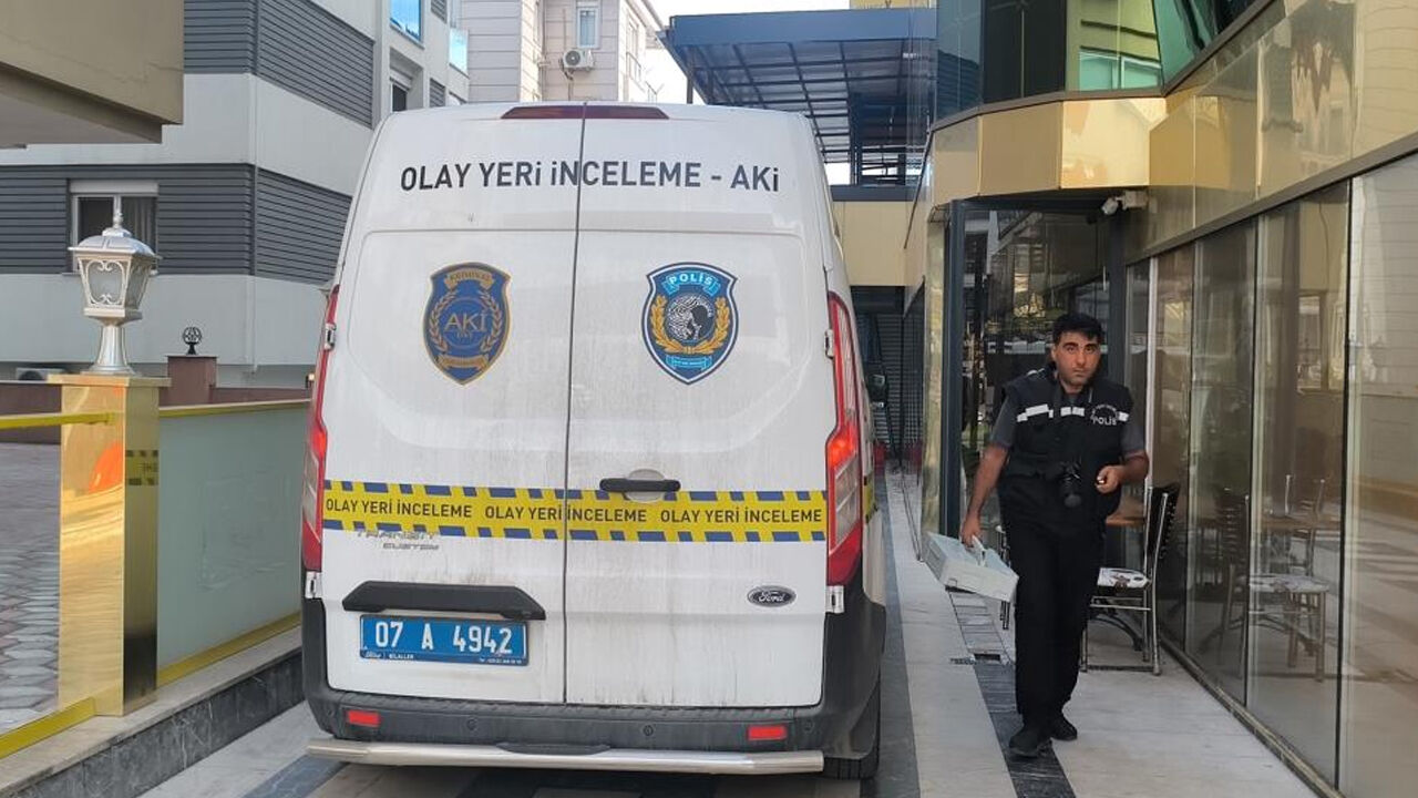 Rus uyruklu turist konakladığı otelin koridorunda ölü bulundu