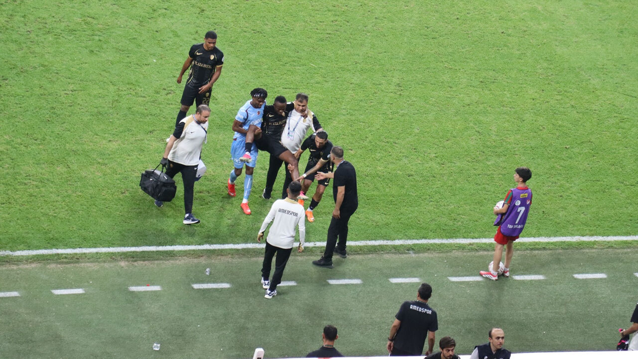 Sakatlanan Amedspor'lu Oyuncuya Trabzonsporlu Oyuncudan Örnek Destek
