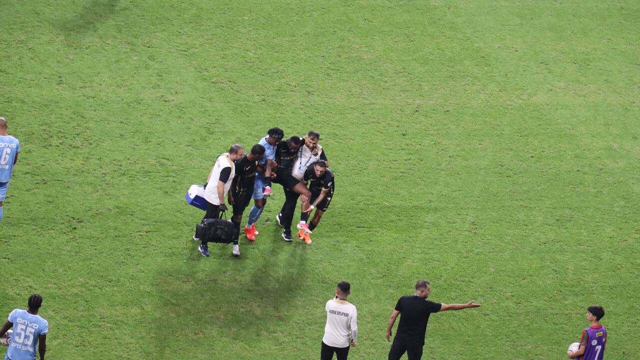 Sakatlanan Amedspor'lu Oyuncuya Trabzonsporlu Oyuncudan Örnek Destek1