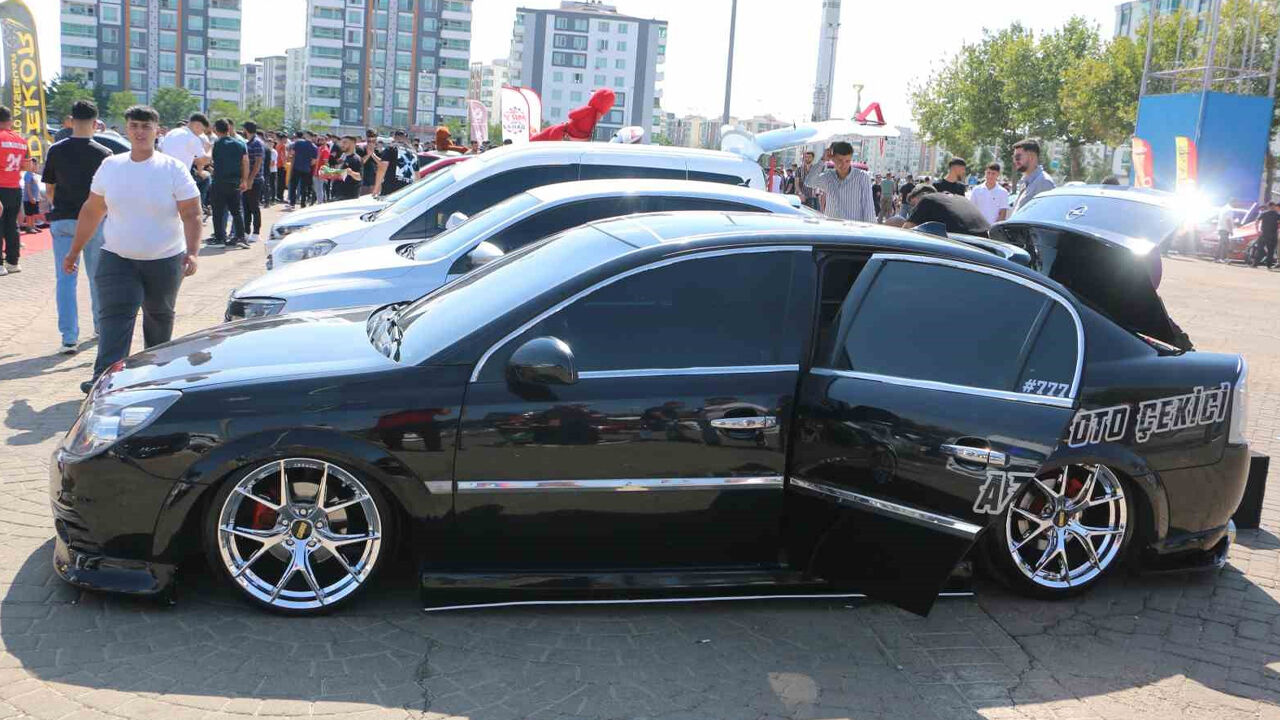 Diyarbakır’da Tuning Fest heyecanı: 45 kentten modifiye araç tutkunu geldi
