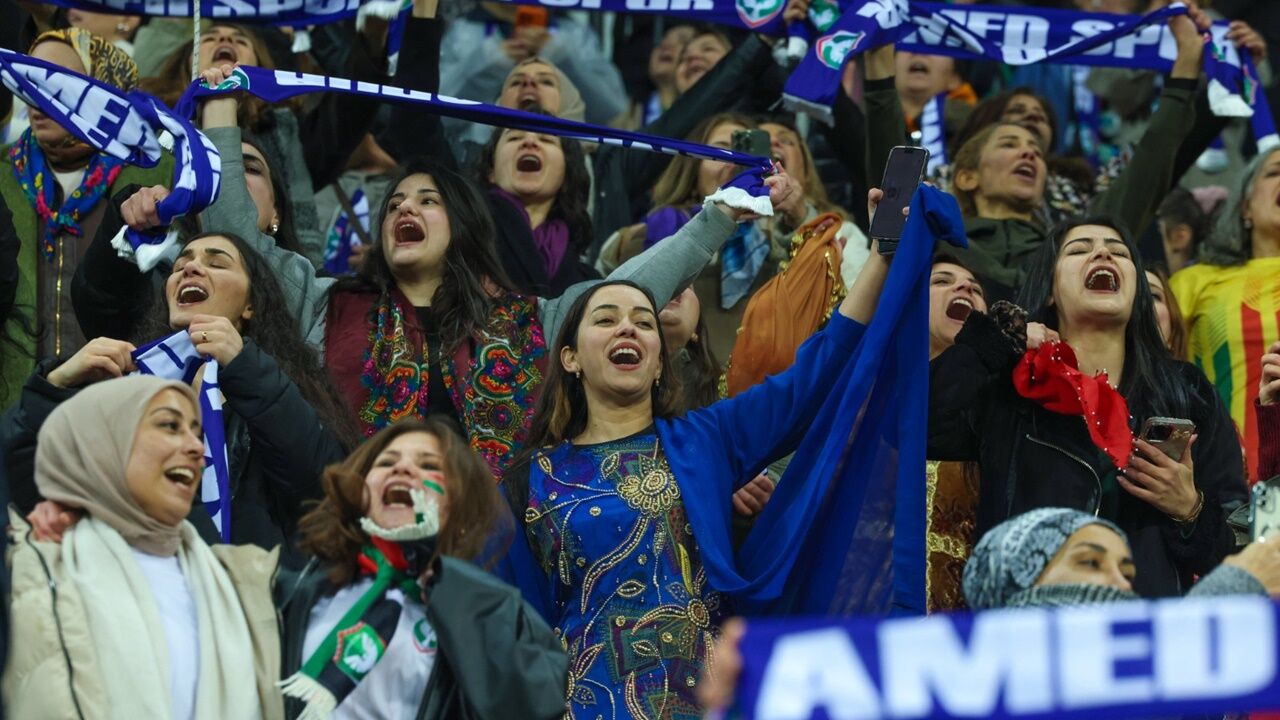 Amedspor Taraftari Kadinlar-1