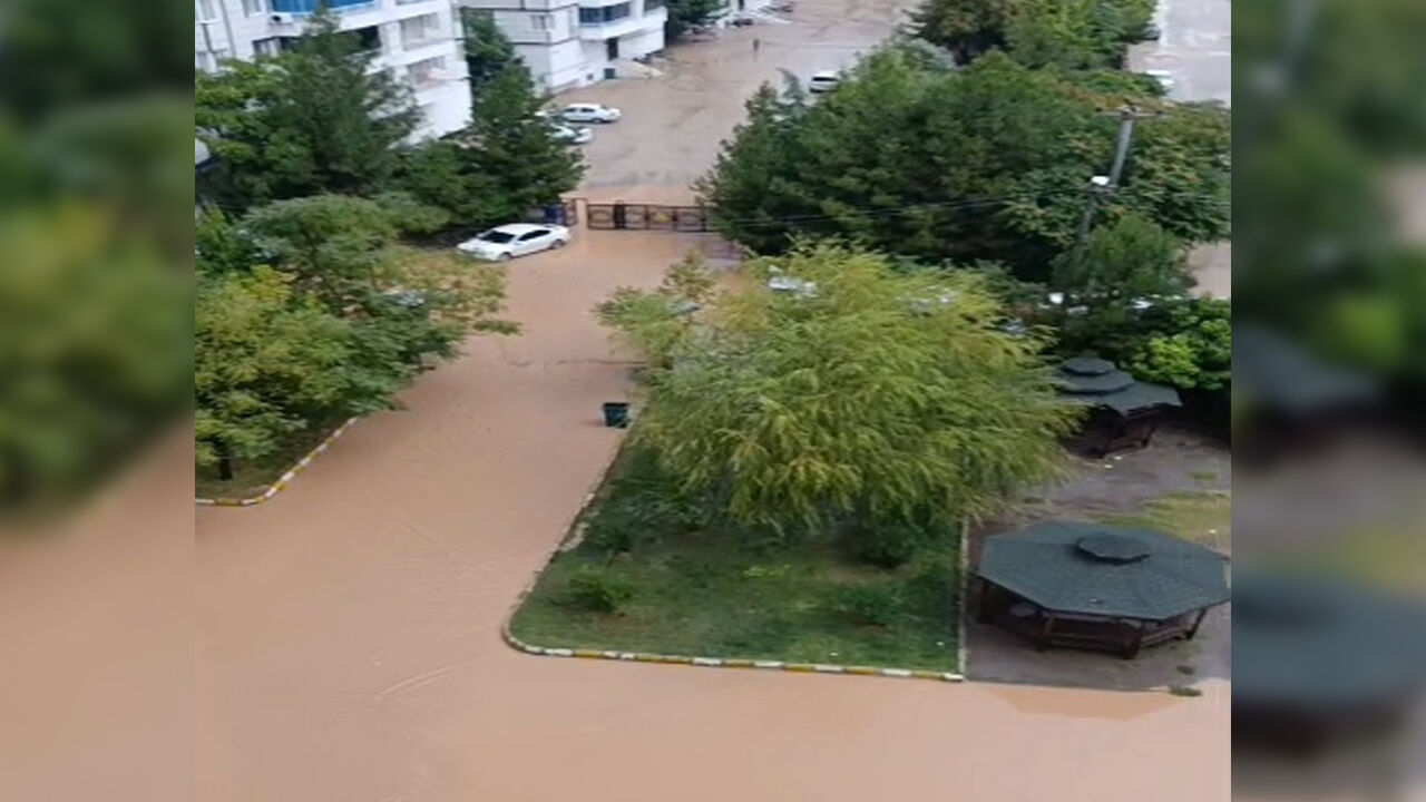 Diyarbakır Ergani'yi Sağanak Yağış Vurdu2