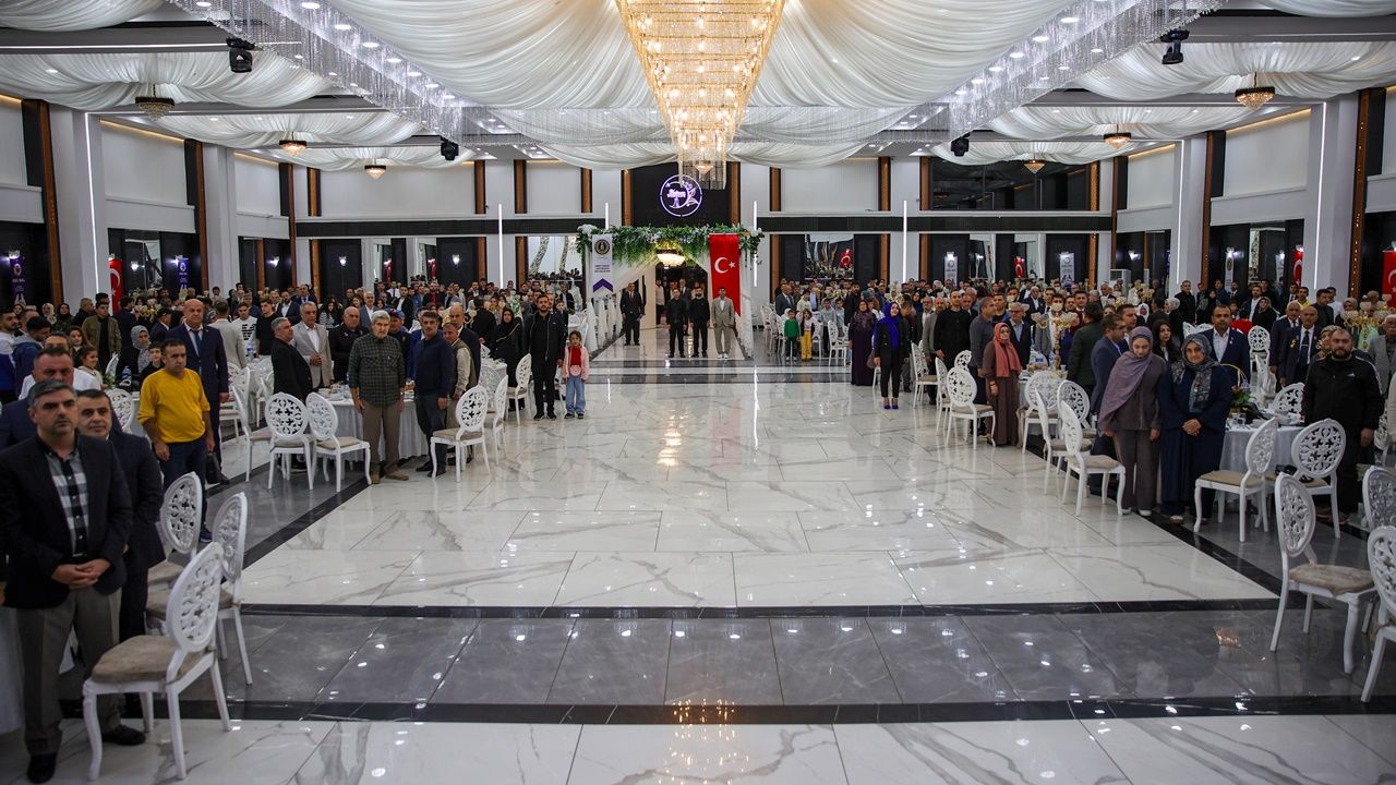 Diyarbakır'da şehit aileleri ve gaziler için dayanışma yemeği